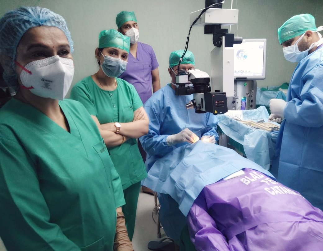 ShaziaShafi5's tweet image. First #FemtoCataract of J&amp;amp;K done today at Sharp Sight Eye Hospital, Srinagar.
The joy of giving vision parallels none!
@sharpsightdelhi