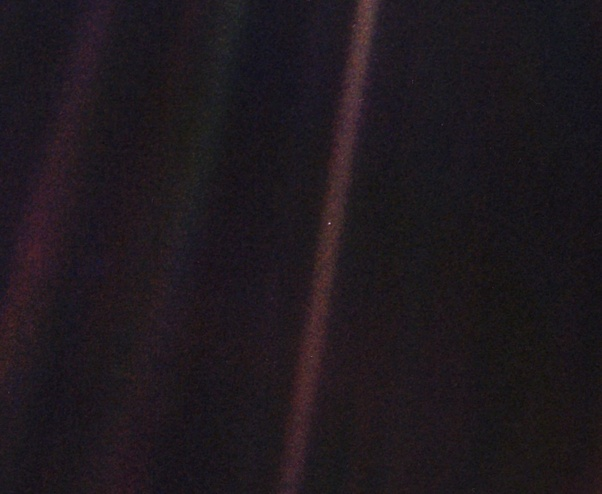 konstructivizm's tweet photo. Photo of Earth, taken by Voyager 1, from 3.7 billion miles (six billion kilometers) away. https://t.co/L1P25F9xNk