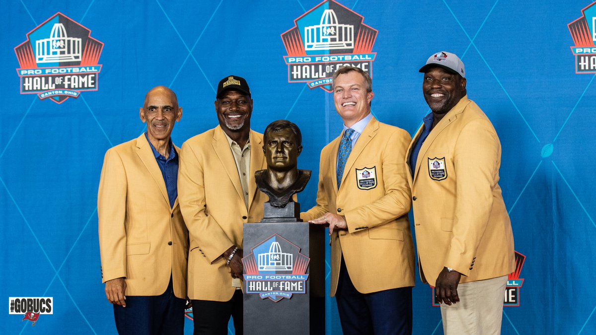 Buccaneers's tweet photo. Just a few Hall of Famers 😎 https://t.co/nQS0WPtF99