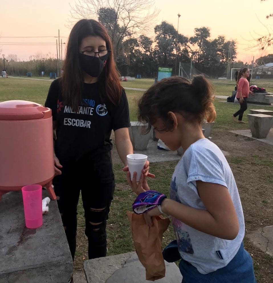 jppmescobar's tweet photo. 📍 Barrio La Chechela, Belén de Escobar. 

El sábado estuvimos en la plaza "Néstor Kirchner" del barrio La Chechela realizando una merienda solidaria para lxs niñxs que se encontraban jugando. 🤸🤹

🇦🇷 Nadie se salva solx.  Vamos a seguir militando por #LaVidaQueQueremos ☀️ https://t.co/XqBIepdcoG