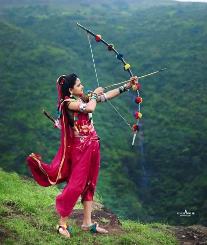 पूरे विश्व के करोड़ो आदिवासी भाई बहनो को विश्व आदिवासी दिवस की शुभकामनाएं जय जोहार 🏹🏹
सभी से अनुरोध है की इस दिवस को कोरोना नियमो का पालन करते हुए अपनी सांस्कृतिक वेशभूषा में धुम धाम से मनाये |
 साथ ही किसी भी प्रकार के विवाद से बचने की कोशिस करे 🙏🙏
#जय_आदिवासी 
#जोहार_