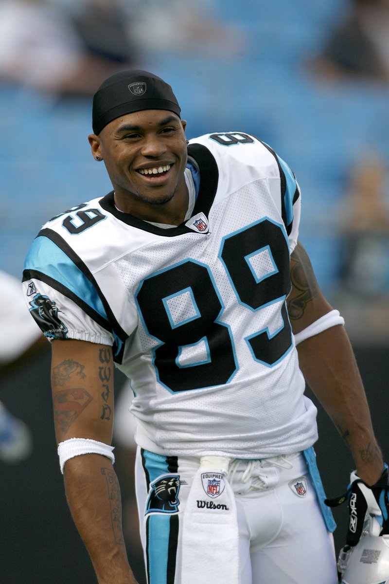 BleacherReport's tweet photo. First-year eligible players for the 2022 HOF @brgridiron

- Tony Romo
- Steve Smith
- Andre Johnson
- Anquan Boldin
- Robert Mathis
- DeMarcus Ware
- Vince Wilfork
- Chad Greenway
- Mario Williams https://t.co/uo2zwCL3uh