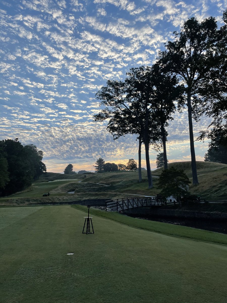 SamEmig's tweet image. Beautiful sunrise from 14 green @OverbrookGC