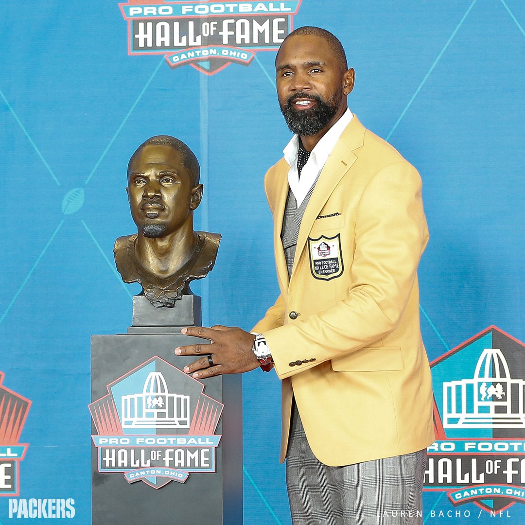 packers's tweet photo. Legendary in green &amp; gold.

Forever in bronze.

Congrats, @CharlesWoodson! https://t.co/oYSeyXQKPP