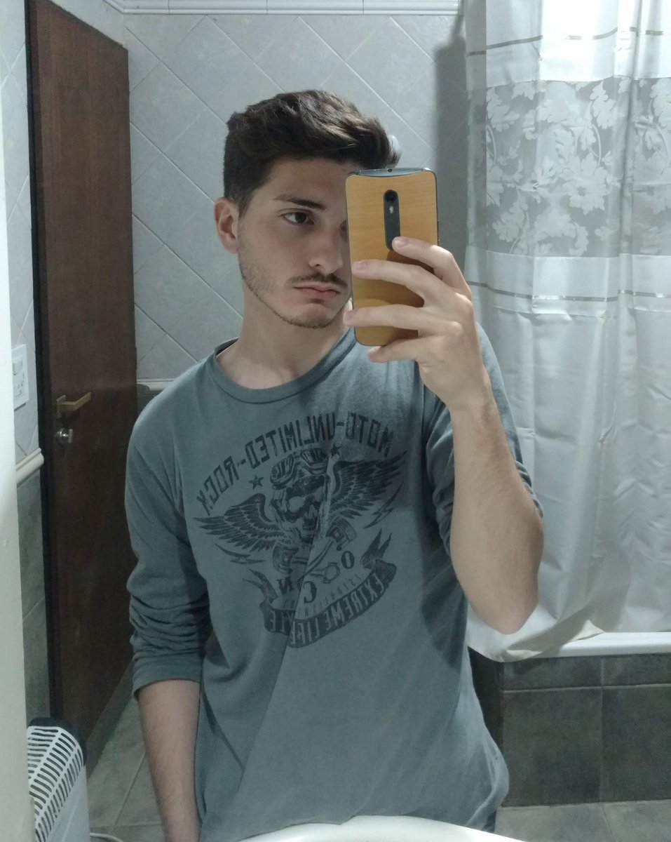 gabischroeder's tweet photo. Me veo en el 2018 con depresión vs el 2021 totalmente feliz conmigo mismo y me sorprende como la terapia me salvó. Vayan al psicólogo y hagan terapia, te cambia la vida ✨♥ https://t.co/lnONhr0doc