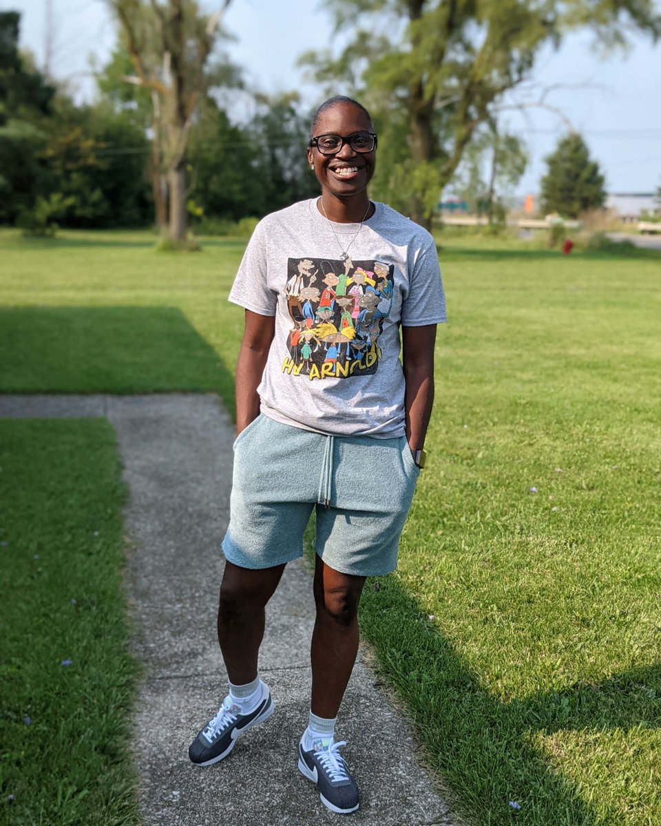 amcmath04's tweet photo. On Sundays we grab a graphic tee, cozy shorts, and sneakers!
#HeyArnold #MoveItFootballHead #NickToons #90cartoons https://t.co/Urnyora0FW