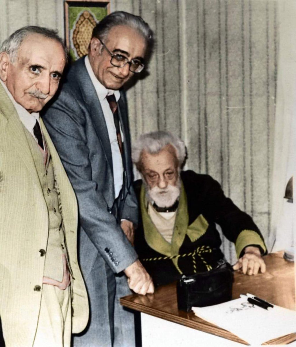 Bütün dostlarımızın ve bütün müslümanların Hicrî yeni yılını tebrik ederim. Cenâb-ı Hakk sıhhat, afiyet ve huzur dolu bir yıl geçirmenizi ihsân etsin.

Fotoğrafta, Necib Fâzıl Kısakürek, Ahmed Kabaklı ve Erzurumlu İbrahim Hakkı Hazretleri'nin torunu Hakkı İbrahimhakkıoğlu.