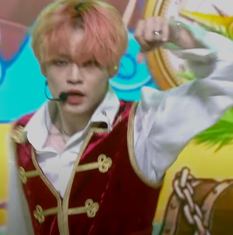 leleniq's tweet photo. it's such a tragedy there's no fancams for this chenle https://t.co/SL1Ntu90Ro