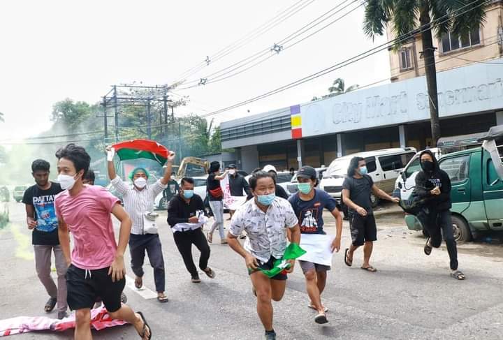 spring_2021's tweet photo. 9.8.2021 In Yangon, Youth Strike fearlessly took the streets  to protest against Genocidal Dictatorship.

#HearMyanmarYouths
#Aug9Coup 
#WhatsHappeningInMyanmar https://t.co/5D1LH3Czc2