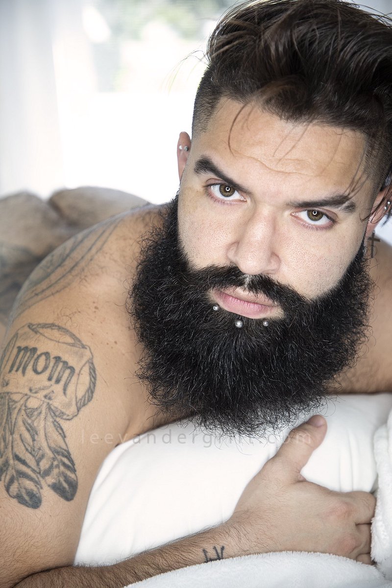 LeeVandergrift's tweet photo. Nate From Behind #leevandergriftphotography #leeartguy📷 #leevandergriftfrombehind #beard #portraitphotography #piercings #booty #beardedmen #furry #fuzzy #tattoos #sexy #mensbums #butt #blackandwhite #photographer #infrontofthecamera https://t.co/URBAYIZn6j