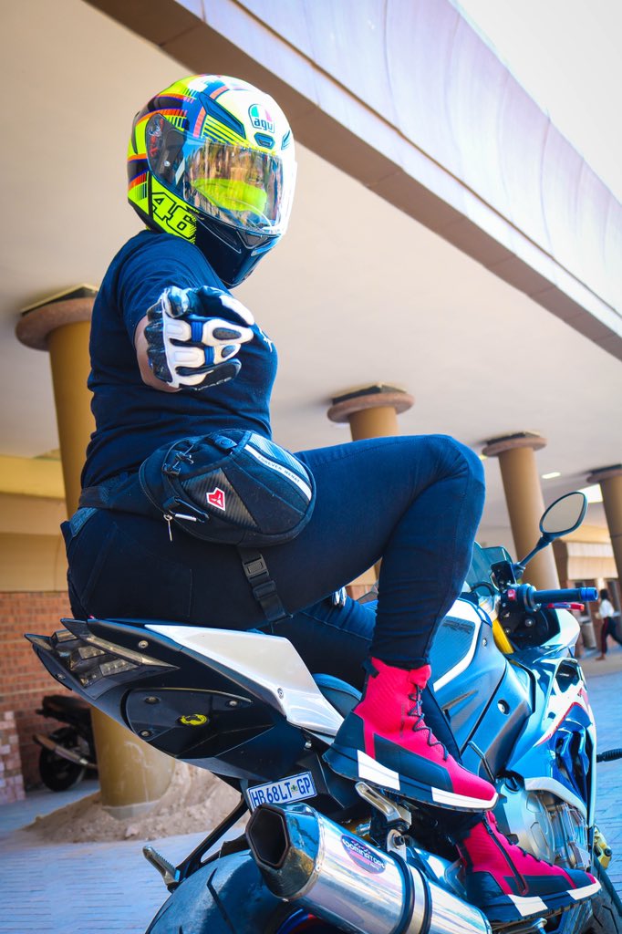 jollys1000rr's tweet photo. Happy Women’s Day
#neverstopchallenging #justaladywithaspeedproblem
#makelifearide
#WomensDay2021 
#WomensMonth2021 

@BMWMotorradSA https://t.co/laEO15OaX4