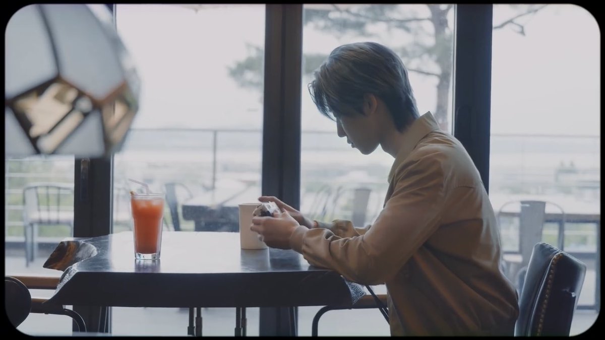 solboolicious's tweet photo. lost in our memories | seokhao short filo drabble

same spot. same beverage. same photo. seokmin wonders why the customer that almost every day visiting the coffee shop, has always the painful smile after the shutter of the camera. https://t.co/57gCxUN2EJ