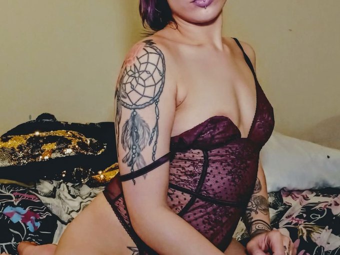 I'm online right now on Skyprivate - pay-per-minute system for Skype live shows. Call me right now in