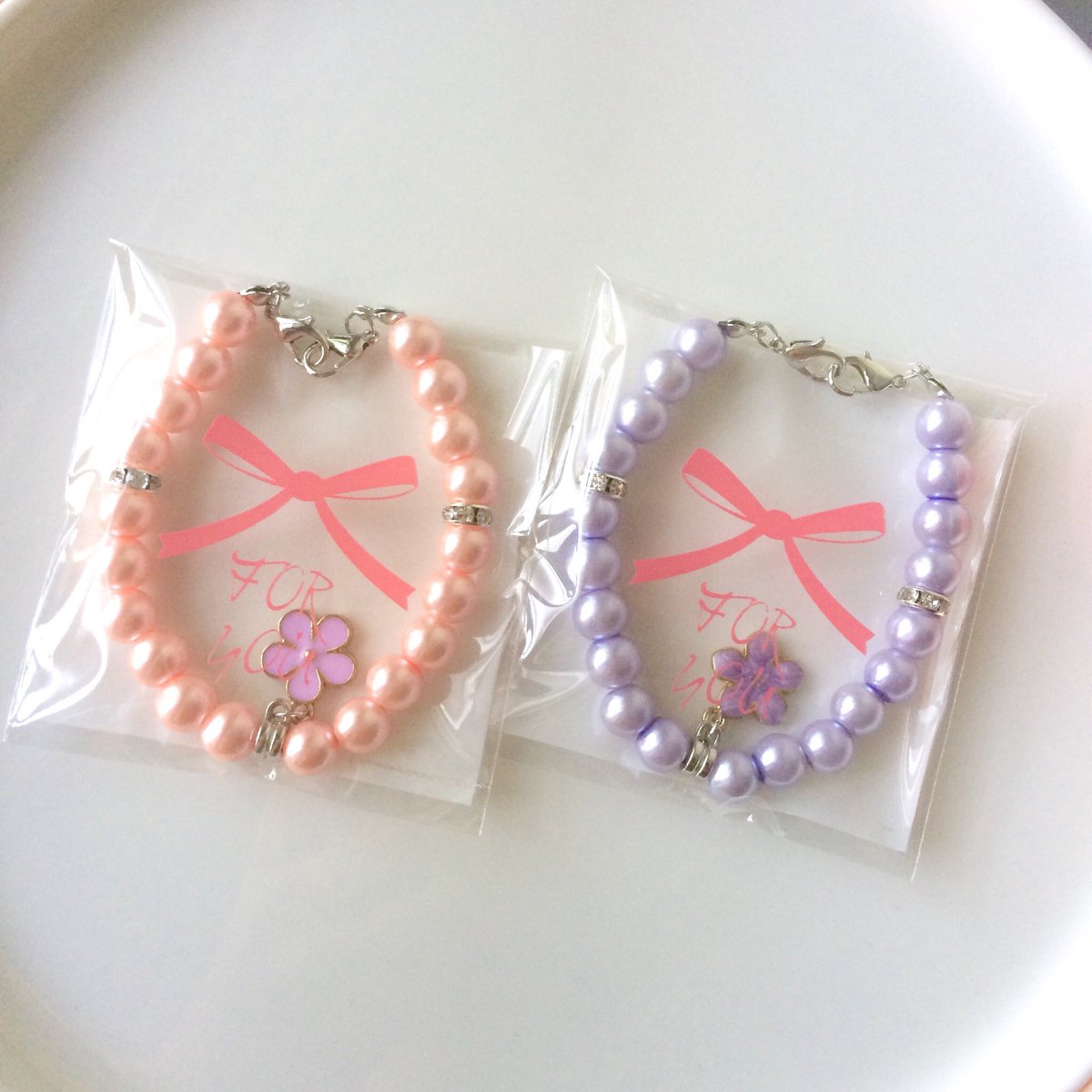 oliopastel's tweet photo. Alhamdulillah. awal2 #pearlQueen👸🏻 ingtkn tu warna soft pink. Bila bagitahu light orange, she still proceed katanya warna tu lawa 😍

The order                        The items https://t.co/pJ4zIIyoSM