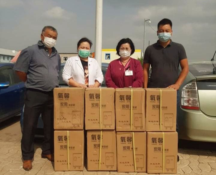 Хэнтийн эмнэлэгт аппаратууд хүргэгдлээ.5ш аппарат авч өгсөн <a href="/TUGSone/">БАЛДАН</a> дөө маш их баярлалаа.Ажил үйлс үргэлж өөдөө байдаг мундаг залуу л даа.Симатайн 10ш аппаратаас 3-г нэмж 8ш болгож хүлээлгэн өглөө.Аймгийн хэмжээнд ганцхан аппарат бна гэдэг. Төр засгаар дүүрэн Хэнтийн дарга нар😬