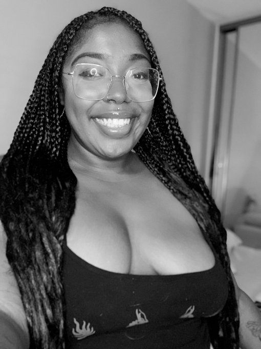 The face, the body 🖤 https://t.co/3b2Ac3OTpz