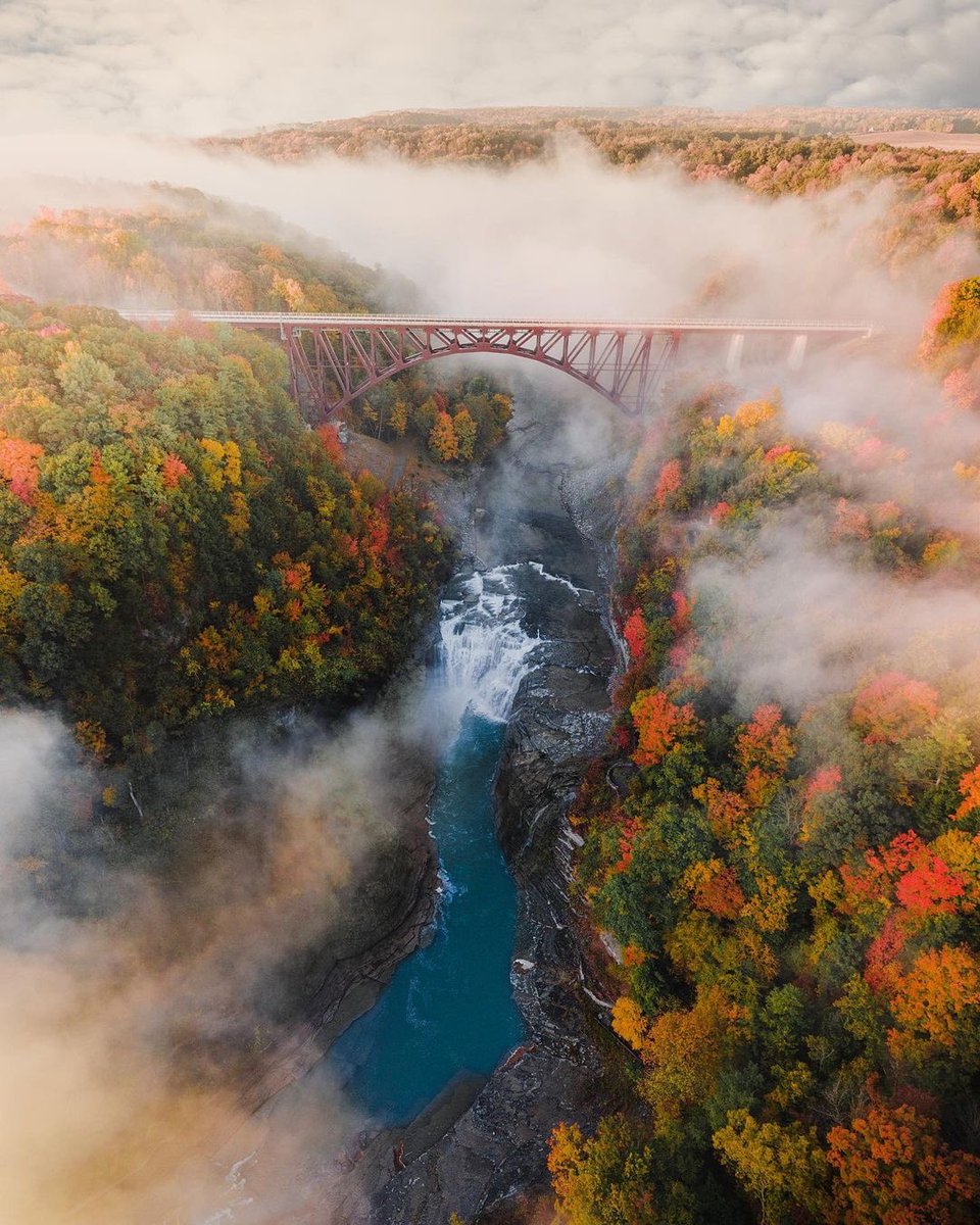 travellersplan's tweet photo. who’s ready to fall in love with autumn? 😍 https://t.co/imT1WwLedp
