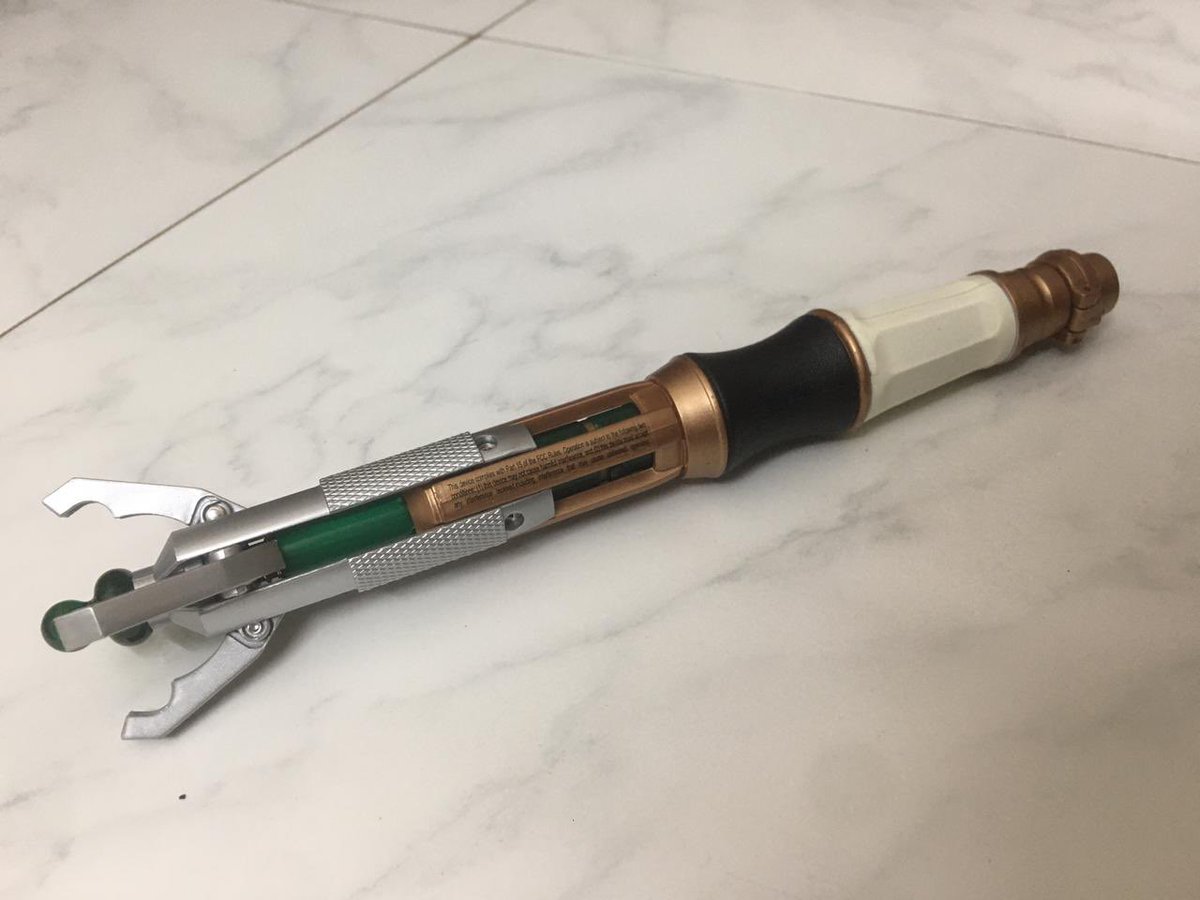 FUTURE_WHEWS's tweet photo. @DesignFromTheF1 Year 2500, this device can create energy shields to protect against enemies. 2 devices side by side creates a shield, and a bunch of them set in formation will create a barrier dome. Hidden feature: Invisibility cloaking for 4999.99 chip #designfromthefuture https://t.co/9PjHNe6NWi
