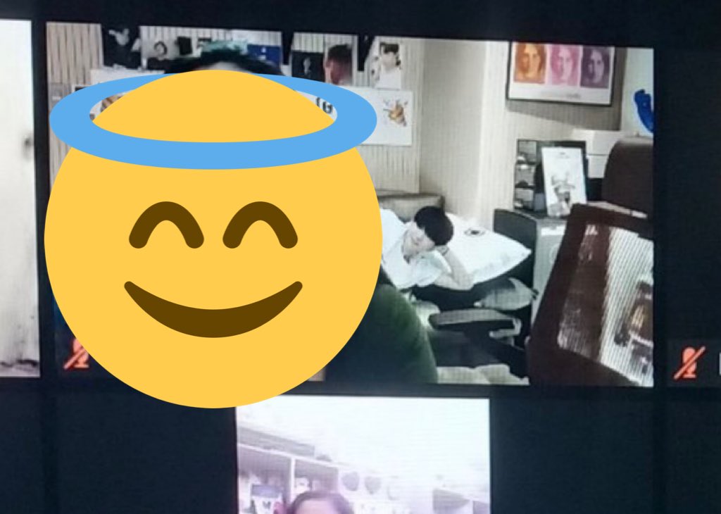 SUPOP_BTS's tweet image. an army used hobi’s old studio with yoongi laying on the couch as their background for the zoom call🤣