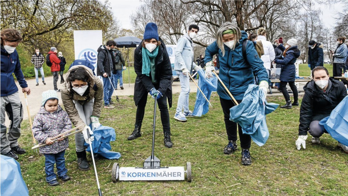 meinEngagement's tweet photo. Ziel von wirBERLIN ist es, Bürger*innen für #Zukunftsfragen stark machen und zu #eigenverantwortlichemHandeln für einen nachhaltigen, umwelt- und #ressourcenschonendenLebensstil zu befähigen über #Buergerdialoge, #Fachdiskussionen, #Umweltbildungskampagnen, #Cleanups etc. https://t.co/uU1E2ZyIdl