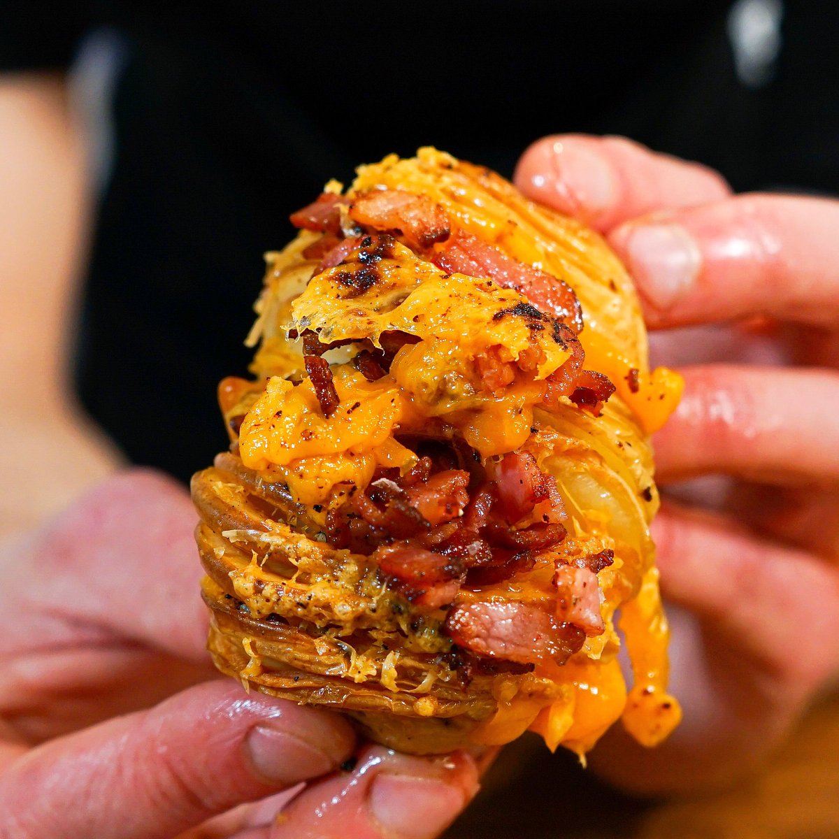 ChefJackOvens's tweet photo. Cheese &amp; Bacon Loaded Crispy Hassleback Potatoes | You Have To Try This Recipe https://t.co/zImPdr71eM https://t.co/21wK2ol3eg