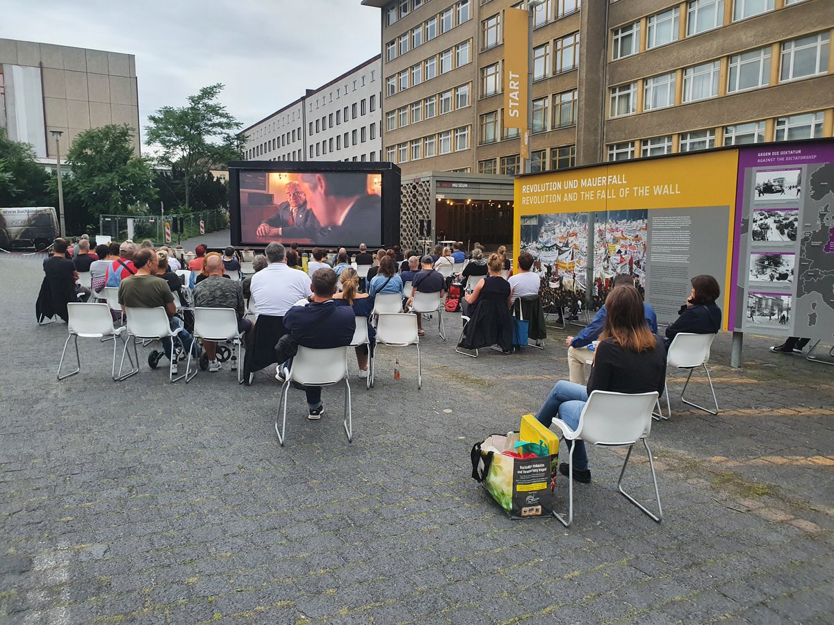 Rev89_de's tweet photo. Direkt neben unserer Ausstellung findet auch dieses Jahr wieder das Campus-Kino von @StasiArchiv @RHG_eV @BAB_Berlin und dem Stasimuseum statt. Unsere Ausstellung ist natürlich auch während der Vorstellungen geöffnet. Alle Infos: https://t.co/gnwpt5HvZe https://t.co/osWCo6CsEo