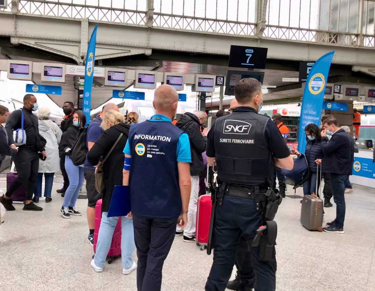L’ensemble des agents <a href="/GroupeSNCF/">Groupe SNCF</a> mobilisé pour les déplacements de nos voyageurs. 

Conducteurs, production, embarquement, bord, relation client, sécurité, sûreté, matériel ... #TousSNCF