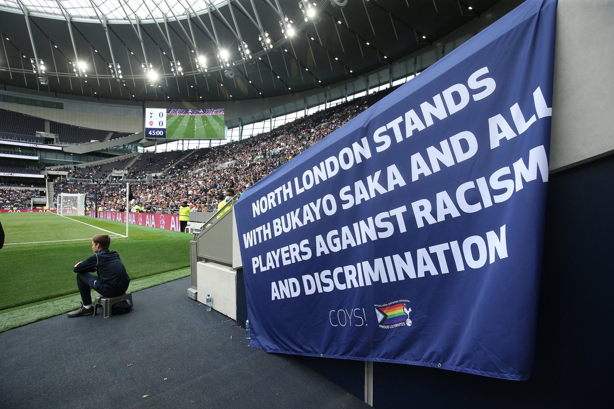 Very classy from Spurs yesterday 👏 

(Can’t believe I’m saying those words lol but rivalry can pause for a common goal of eradicating racism from our beautiful game and society) 

#Saka #tottenham #arsenal