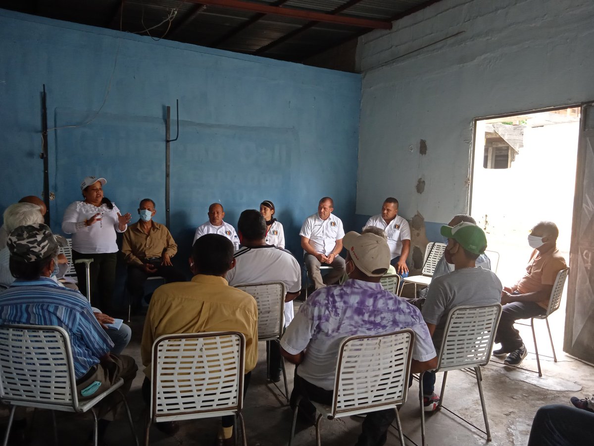 JuanEspinoza_13's tweet photo. #08Ago| Hoy domingo, visitamos al Municipio Piar, nos reunimos con el CEM de AD y analizamos la parte electoral, la estructura y la fortaleza de nuestro PreCandidato, a la alcaldia @GagoAlexisPiar. @adbernabe @cleverlaraad @rubenlimas @Luisemartinezh @MAELECAD_VE https://t.co/ljgGB4RMWz