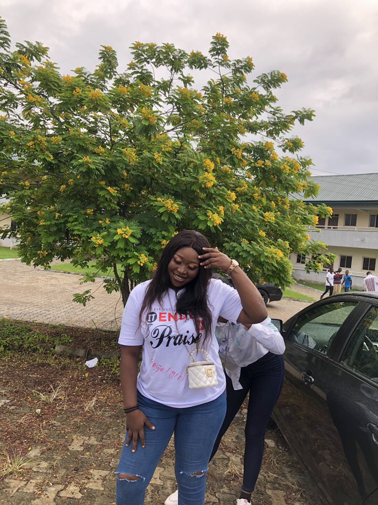 Kamsi_Kamsi's tweet photo. Graduate feeling. 
Jesus did it🙌🏻🙌🏻
It really really ended in praise💯💯💯
#uniportgraduate 
#Anambragirl
#lcs 
#portharcourtspecials 
#itendedinpraise 
#mondaymorning
#miraclenodeytirejesus 
@Kamsi_Kamsi 
@VictorIsrael_ https://t.co/EXwEdwb1m5