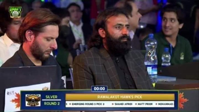 AhtarAmir's tweet photo. A former terrorist commander was a chief guest of Pak establisment, at the POK T20 cricket league.#Kashmir https://t.co/RJOjPrcOHx