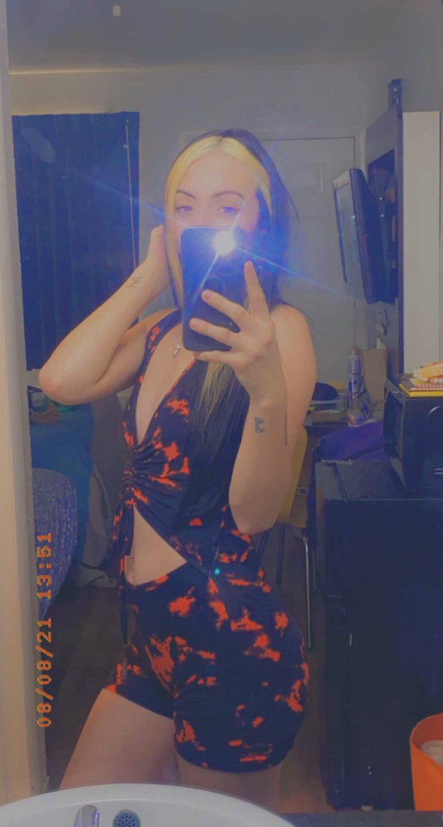 Reneefoxx's tweet photo. this romper just hugs all the right places 😌 https://t.co/oreDjjZwjO