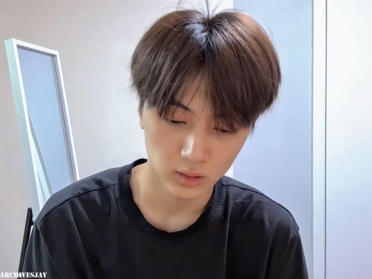 ม้อบเเม้บ ลี tweet media