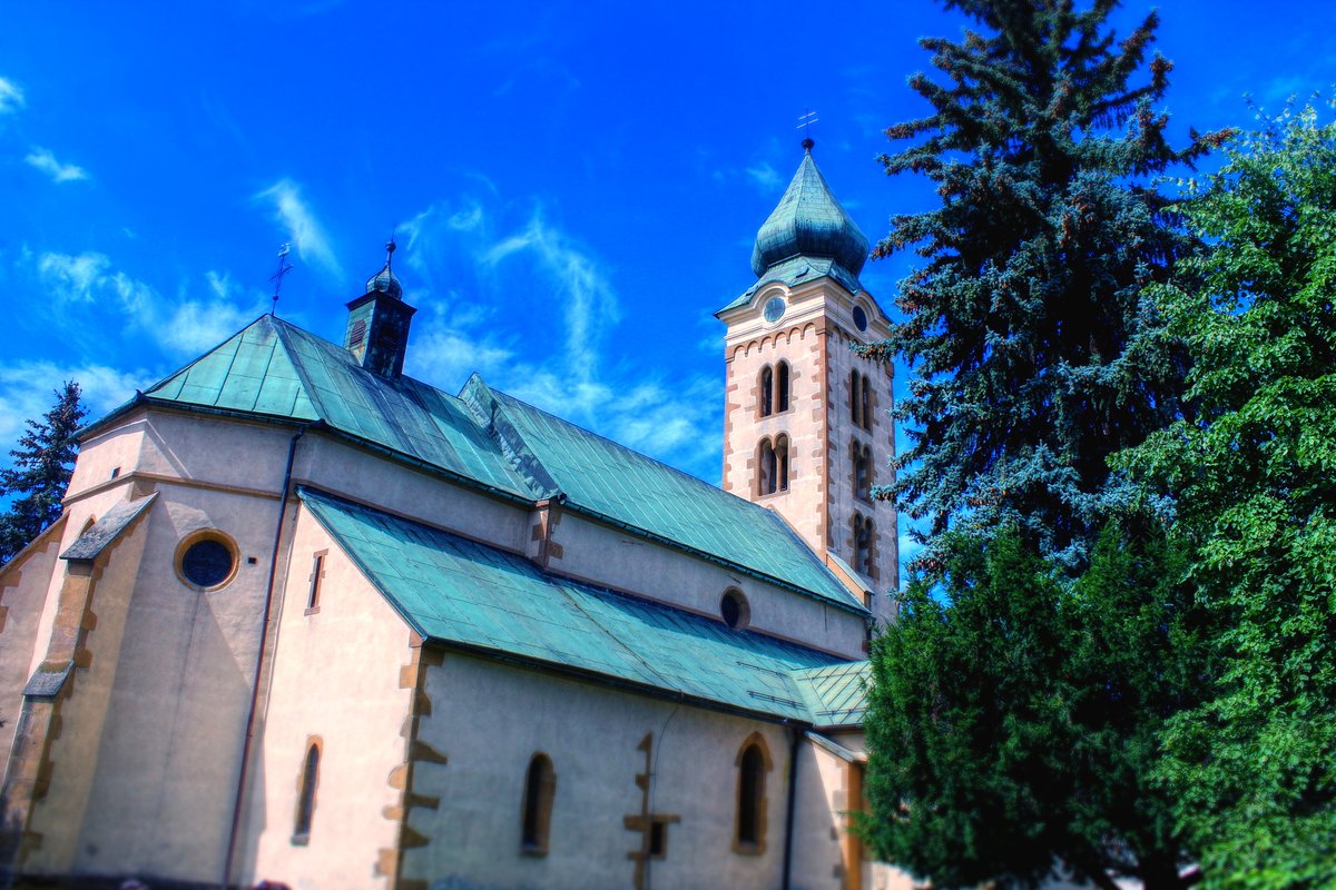 vyletomania's tweet photo. Liptovský Mikuláš, Slovakia - city near on the High Tatras with great fun (reservoir Liptovská Mara, Tatralandia, Thermal park Bešeňová). https://t.co/XveXAA9KcI @LiptovTourism @DaveZ_uk  @DGPhotography9 https://t.co/DUdua29IOl