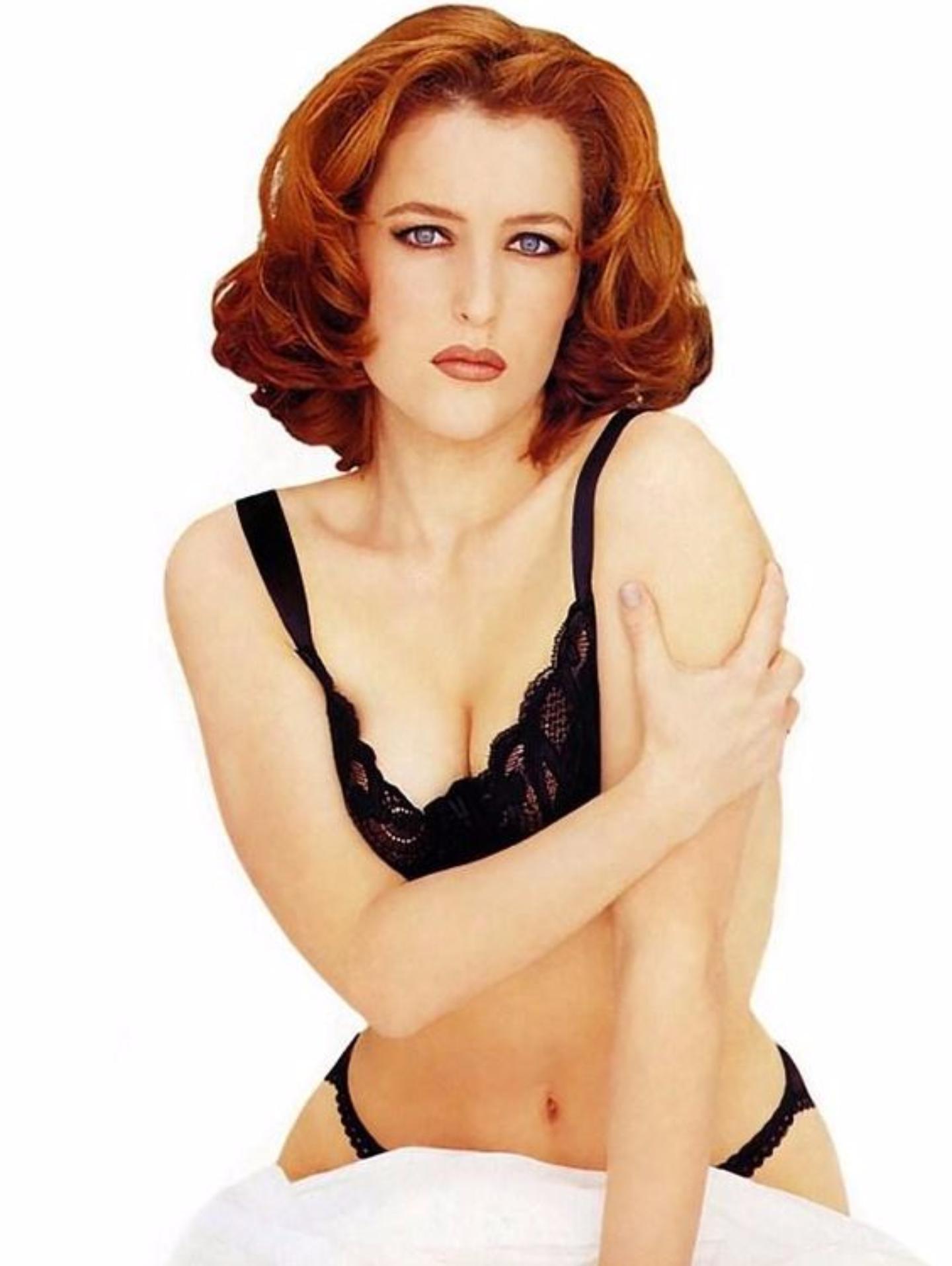 A very Happy Birthday today to the actor Gillian Anderson 