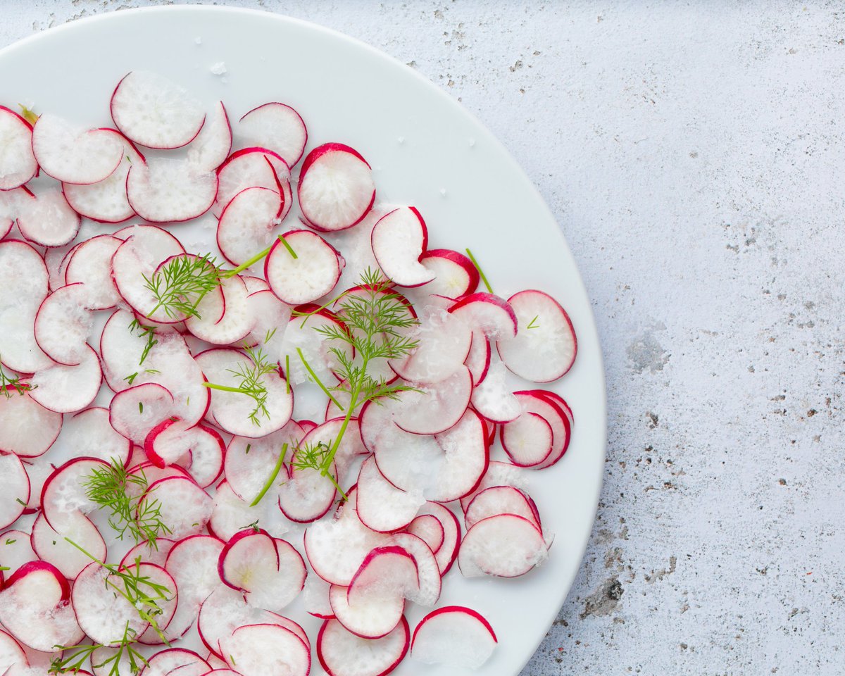 Rábanitos, vinagreta y eneldo. Verano.