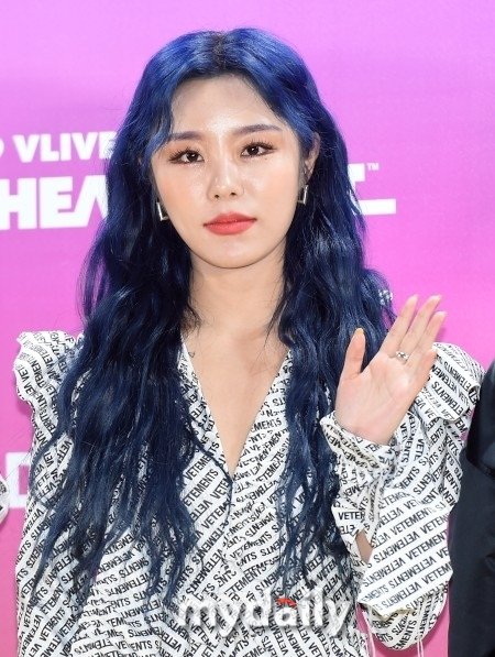 lunaestreIIad0s's tweet photo. Mamamoo Wheein to hold hands with Ravi's agenct 'THE L1VE' 

THE L1VE: "We are in positive discussions with Wheein to sign an exclusive contract with the company"

 https://t.co/DnUL1ikaeB

#Mamamoo #Wheein
#마마무 #휘인
@RBW_MAMAMOO https://t.co/DbZBLuEqd8