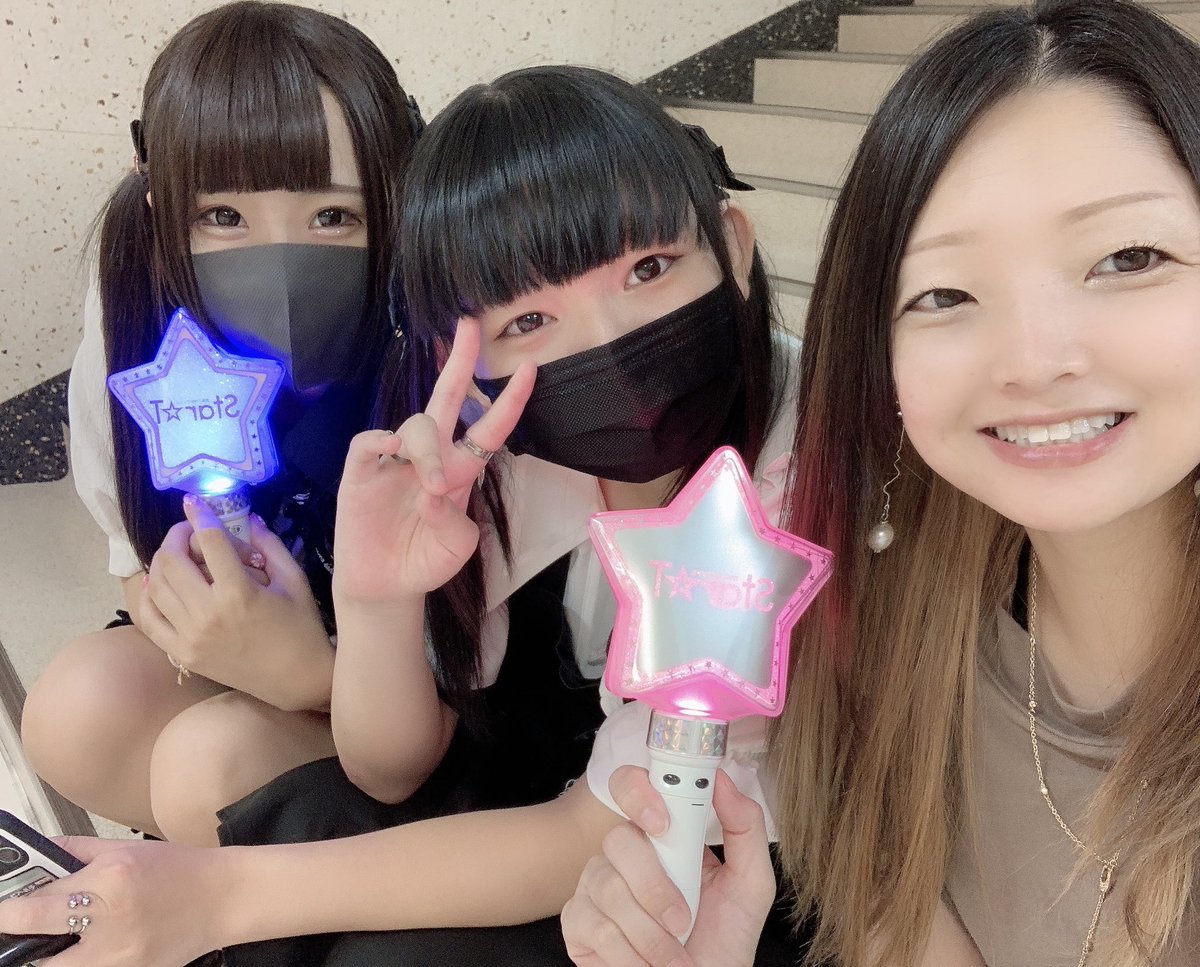 chika_k77's tweet photo. 定期ライブの前に、
Star☆Tさんのライブに「⭐︎バンLIVE!Vol5」にすずななと行ってきたよ🥺最高に楽しかったです。明日晴れるかなを聴けて嬉しかった😭
夜のみそらちゃんラストは行けないので行けてよかったー😭
みそらちゃん最後まで頑張って下さい💙 https://t.co/GgLGxLEkdG