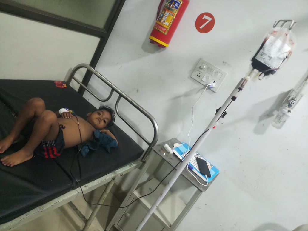 उत्तर प्रदेश जौनपुर 4वर्ष की आयुषी यादव को एप्लास्टिक एनीमिया है।ज़िन्दगी और मौत के बीच  इस बच्ची के गरीब परिवार को आपके सहयोग की जरूरत है
<a href="/PMOIndia/">PMO India</a> 
<a href="/MiniPMOVaranasi/">Mini PMO Varanasi</a> 
<a href="/AmitShah/">Amit Shah</a> 
<a href="/rajnathsingh/">Rajnath Singh</a> 
<a href="/MoHFW_INDIA/">Ministry of Health</a> 
<a href="/CMOfficeUP/">CM Office, GoUP</a> 
<a href="/DyCMGoUP/">Dy Chief Minister GoUP</a> 
<a href="/drdineshbjp/">Dr Dinesh Sharma BJP</a> 
<a href="/yadavakhilesh/">Akhilesh Yadav</a> 
<a href="/GandhiSonia2013/">Sonia Gandhi</a>