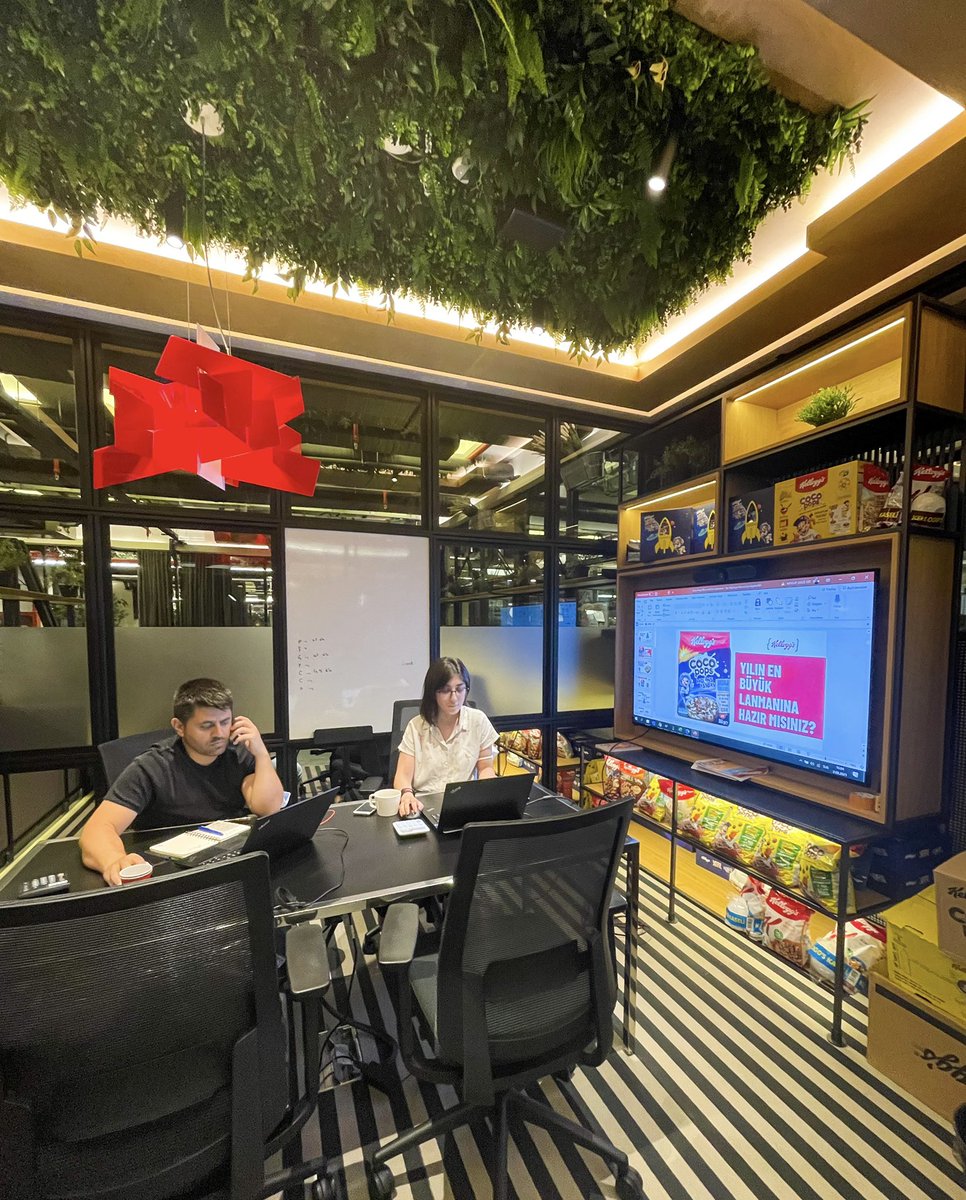 Konsantrasyonun zirvede olduğu, pazartesi enerjisiyle Kellogg’s ofisi.🚀
.
#justwork
#justworkofiskampüskell
