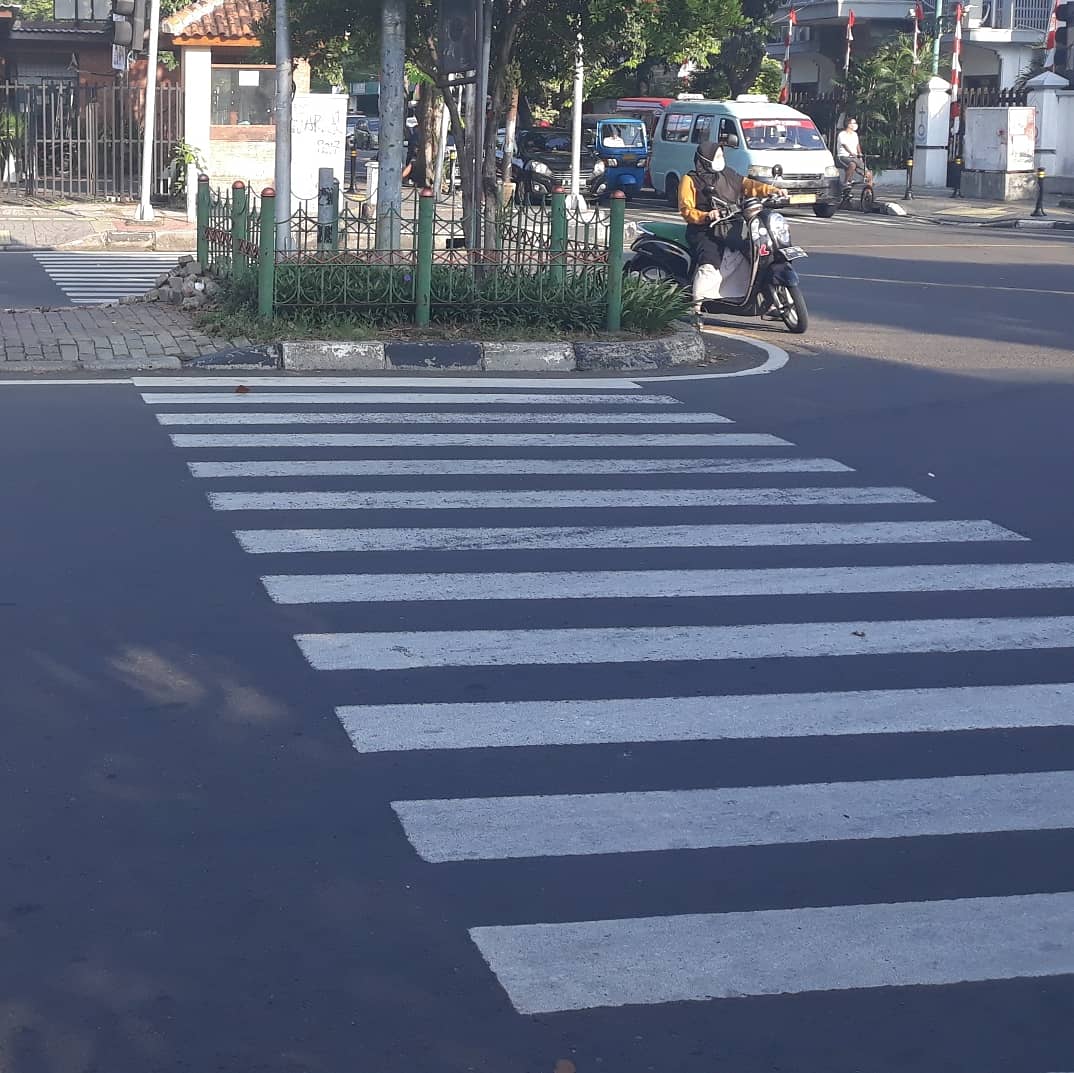 Moonnote's tweet photo. Jalan buntu
#zebracross #deadend #jalanbuntu #sackgasse #impasse #fimdalinha #тупик #culdesac #wakas
 #çıkmazsokak #passagepieton #pasodecebra #buntu #zebrastreifen #streetphotography #streetworkout #streetshot #streetportrait #streetview #streetphotos #streetlook
 #street https://t.co/dmmGEIVMvo