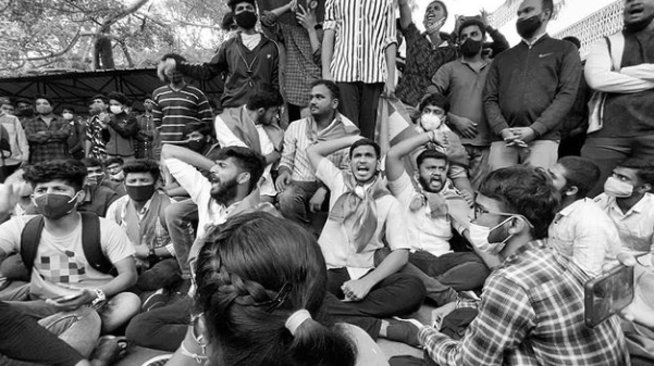 santoshcy7's tweet photo. Students Power Nation's Power.
#Nsui Karnataka.
We Will Fight For the justice
#30percentfeeReduction Must be done for The Upcoming Academic Year.
PostBy:@anvith_kateel https://t.co/bMausGjuTj