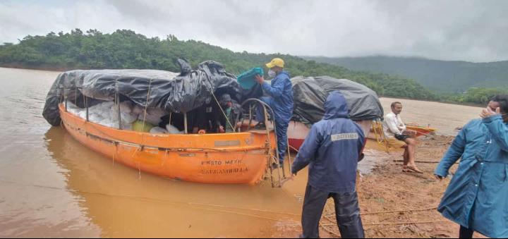 MahaC19PECOnet's tweet image. @THEPULSEOFYOUN1 with the support of @UNICEFIndia #PersistentFoundation &amp;amp; @RISEInfinityF distributed WASH Materials in 4 Relief Camps in #Patan, 500 dry food kit along with other essentials in #mahabaleshwar &amp;amp; Dry ration kit, Cloths and other essentials in #Mirajgaon, #sangali.