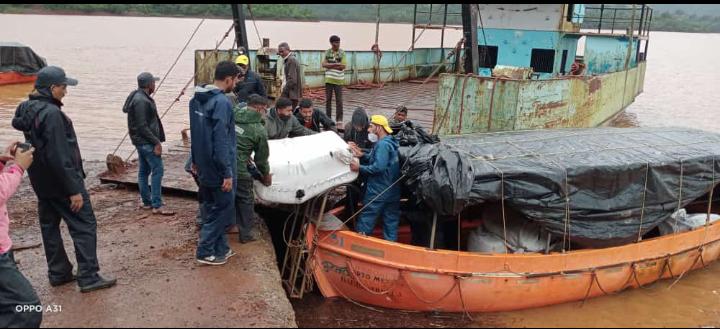 MahaC19PECOnet's tweet image. @THEPULSEOFYOUN1 with the support of @UNICEFIndia #PersistentFoundation &amp;amp; @RISEInfinityF distributed WASH Materials in 4 Relief Camps in #Patan, 500 dry food kit along with other essentials in #mahabaleshwar &amp;amp; Dry ration kit, Cloths and other essentials in #Mirajgaon, #sangali.