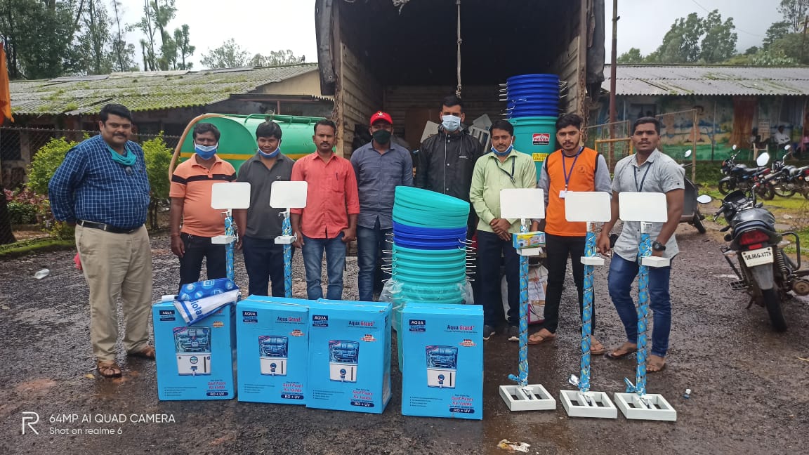 MahaC19PECOnet's tweet image. @THEPULSEOFYOUN1 with the support of @UNICEFIndia #PersistentFoundation &amp;amp; @RISEInfinityF distributed WASH Materials in 4 Relief Camps in #Patan, 500 dry food kit along with other essentials in #mahabaleshwar &amp;amp; Dry ration kit, Cloths and other essentials in #Mirajgaon, #sangali.