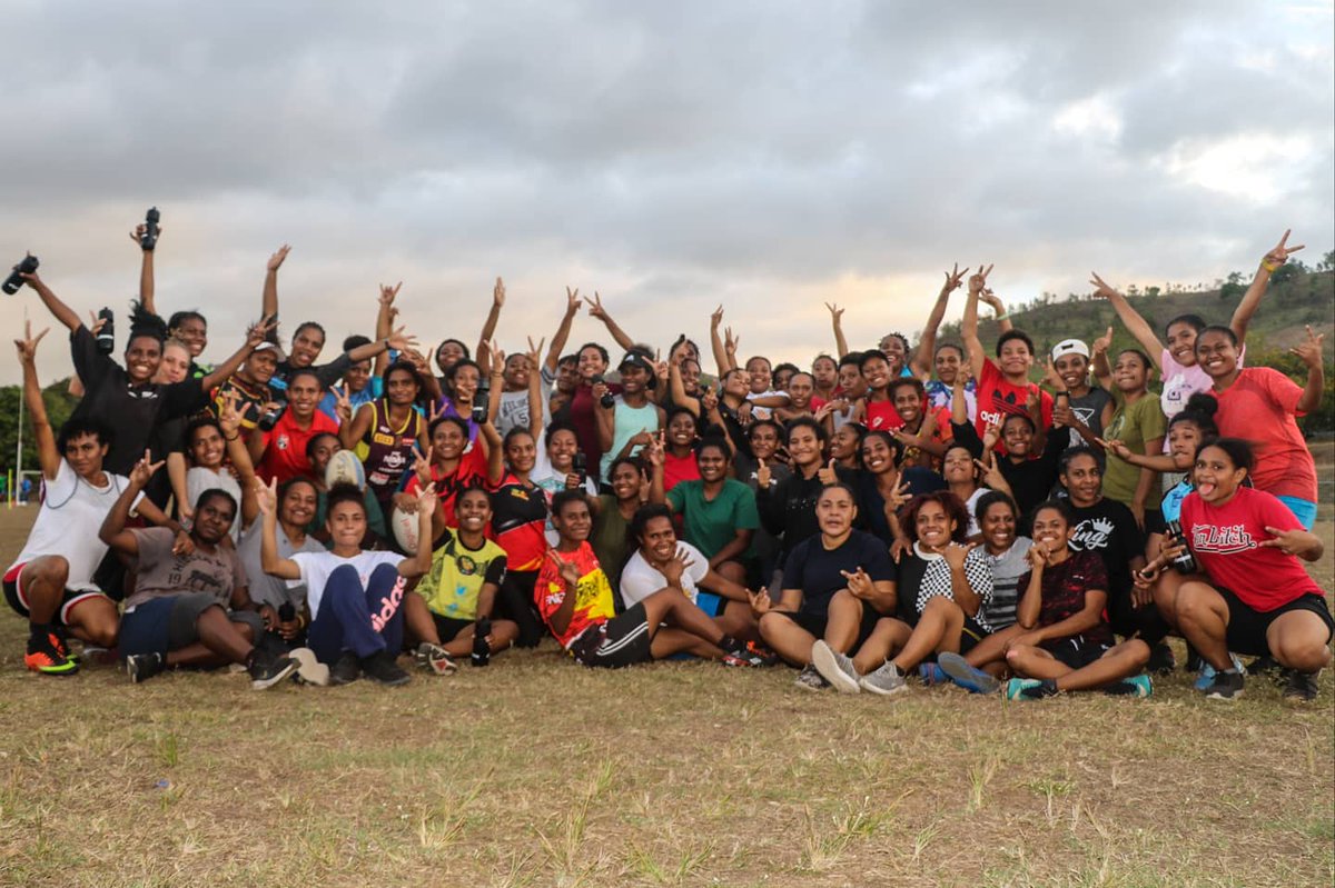 PNGOrchids's tweet photo. We love to see it! More young women taking up the game! Shout out to the UPNG RFL for having the @PNGRFL_Official and the @NRLPNG take this clinic for the budding women's division of their competition!
#PowerMeri #oilsearchorchids #papuanewguinea #rugbyleague #PNG https://t.co/wRaAX9DN41