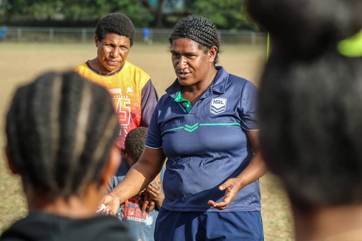 PNGOrchids's tweet photo. We love to see it! More young women taking up the game! Shout out to the UPNG RFL for having the @PNGRFL_Official and the @NRLPNG take this clinic for the budding women's division of their competition!
#PowerMeri #oilsearchorchids #papuanewguinea #rugbyleague #PNG https://t.co/wRaAX9DN41