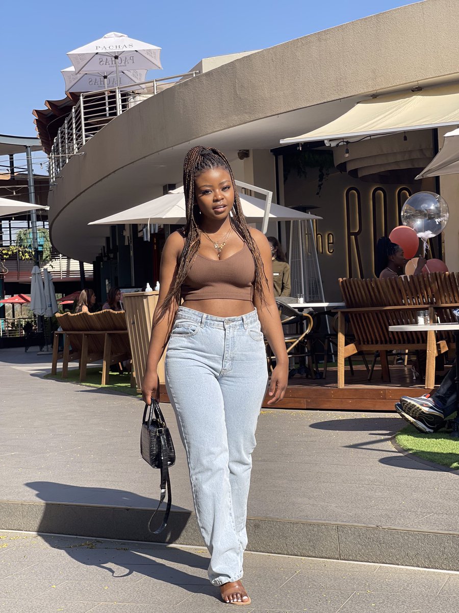 MalulekeNichole's tweet photo. The sun on my skin 🤌🏾😍 https://t.co/Tpjhjs7Hgw