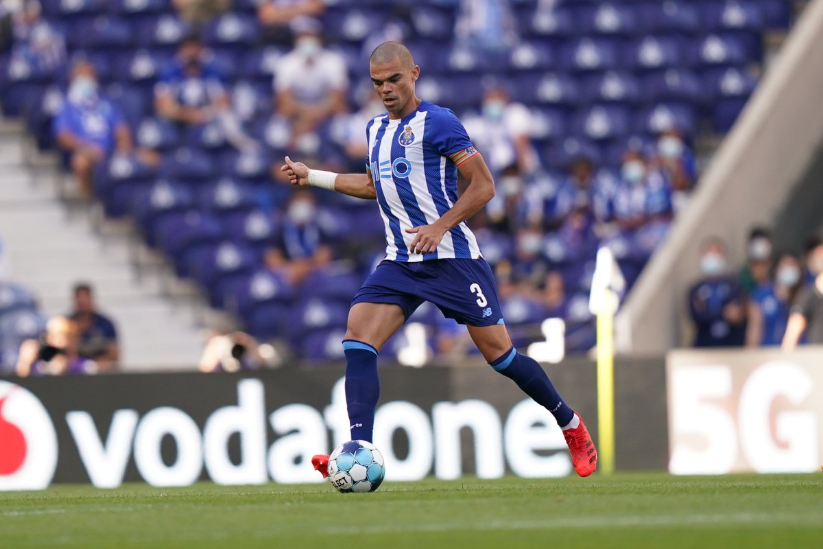 IvaNFCPortO's tweet photo. 💬 «Мы создали образ очень сильной команды, которая очень хочет побеждать»
Пепе, Луис Диас, Жоау Мариу и Тони Мартинес проанализировали победу над «Белененсеш».
📃 Интервью: ➡ https://t.co/s9e5nBiXiD
#Pepe #LuisDíaz #JoãoMário #ToniMartínez #FCPorto #FCPBFS #LigaPortugal https://t.co/5F8twxxzqS