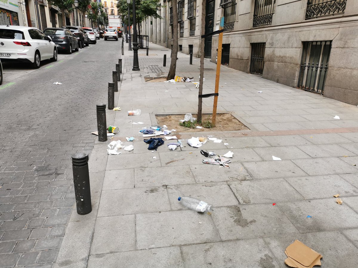 RamonLopez_G's tweet photo. El nivel de suciedad que presenta Madrid es intolerable. Las calles del Centro están asquerosas. 🤮 https://t.co/WSfNxGwzBW